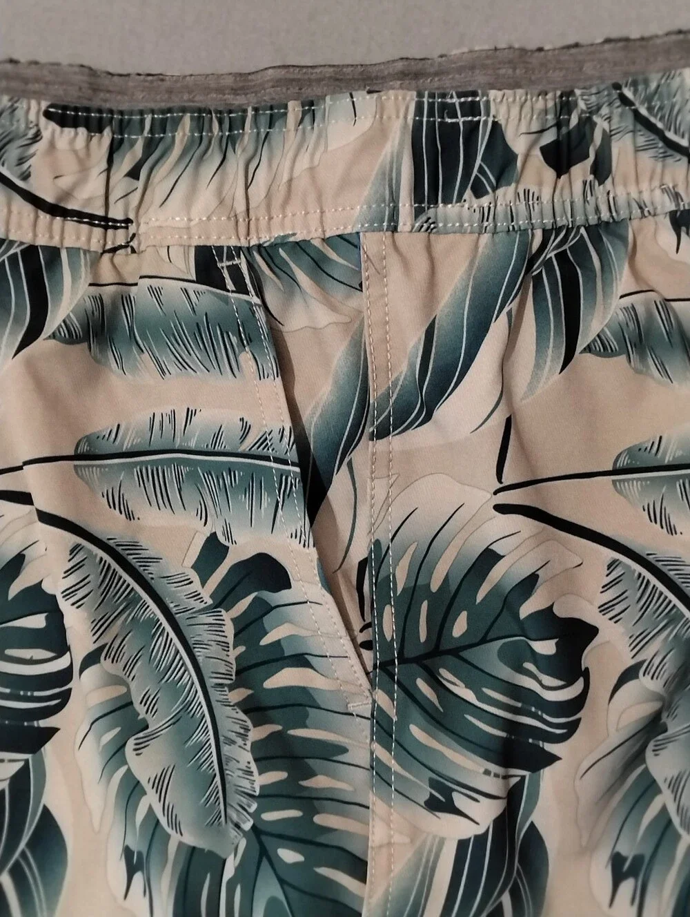 Hurley Compression Lined 8 Inseam Floral Print Elastic Waist Beach Shorts Large